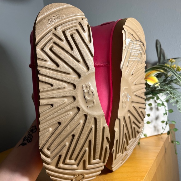 UGG Women Classic Short Pink Sheep Fur Winter Boots Shoe Women US 5 EU 37 UK 3 - Picture 7 of 7